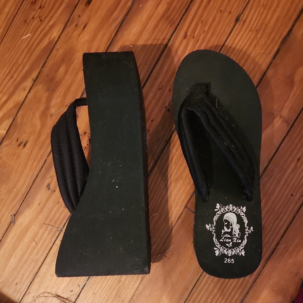 Elegant Black Platform Flip Flops